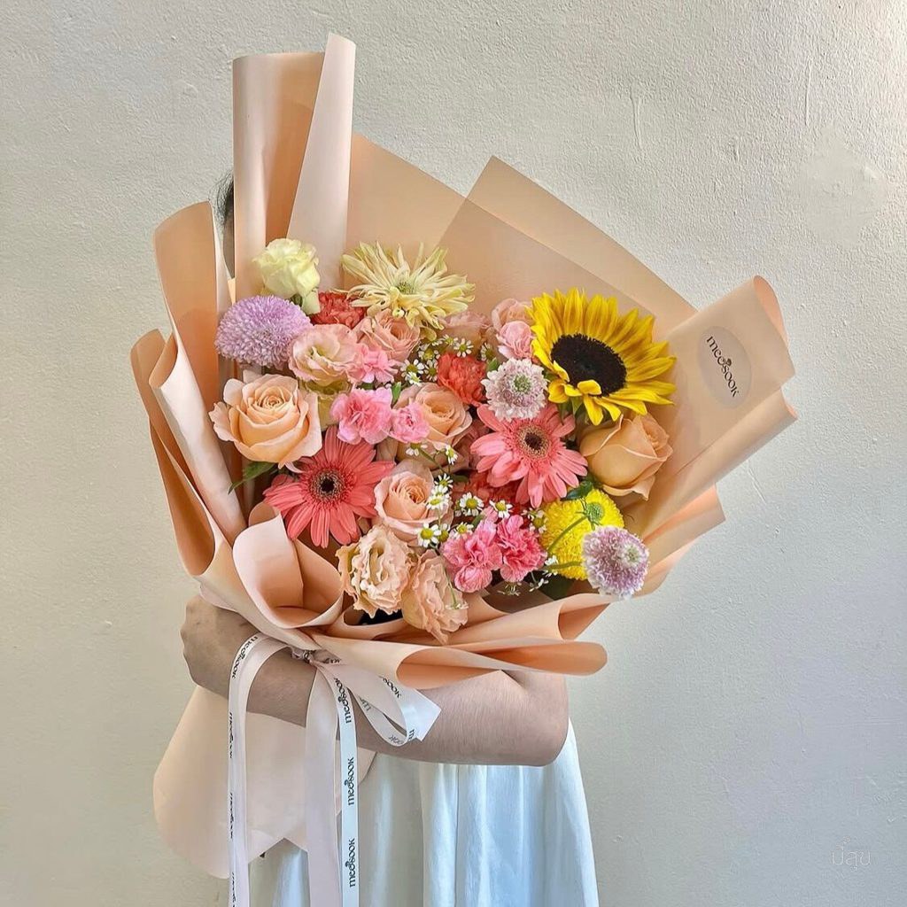 ช่อดอกไม้โทนสดใสสำหรับกิจกรรมจัดดอกไม้ครอบครัว