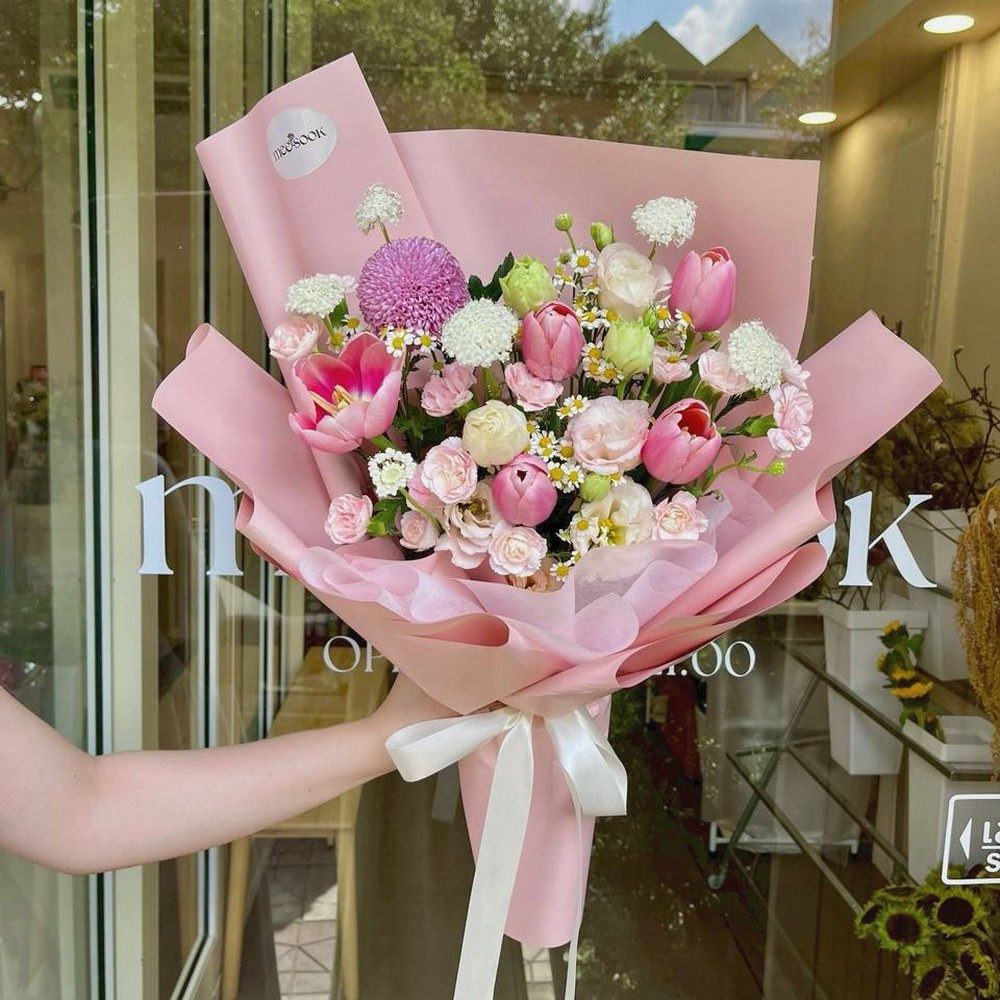 ช่อดอกไม้โทนชมพูจากร้านมีสุข