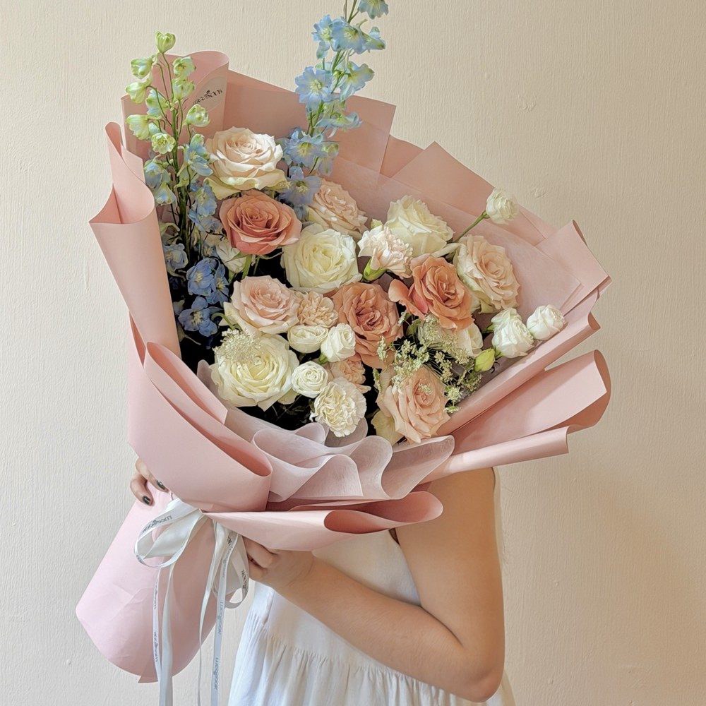 ช่อดอกไม้โทนขาว-เอิร์ธ-ฟ้า GE-B20 Gentle Elegance ไซส์ L จากร้านมีสุข
