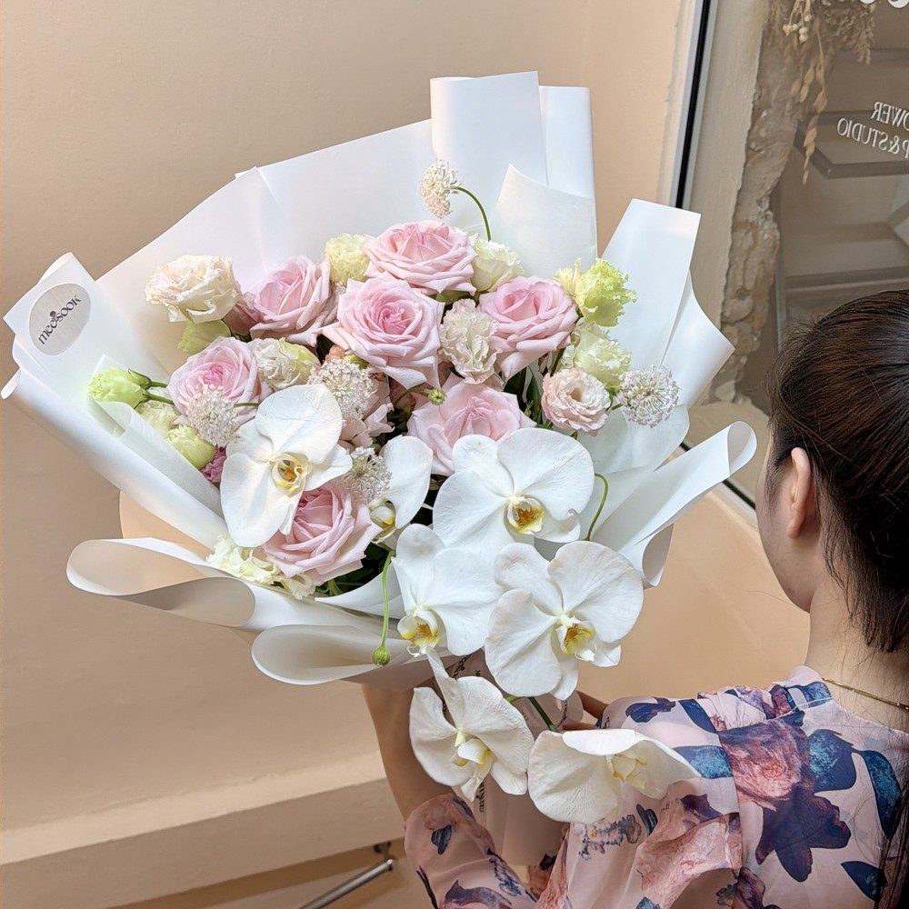 รายละเอียดการจัดช่อดอกไม้โทนชมพู Gentle Elegance