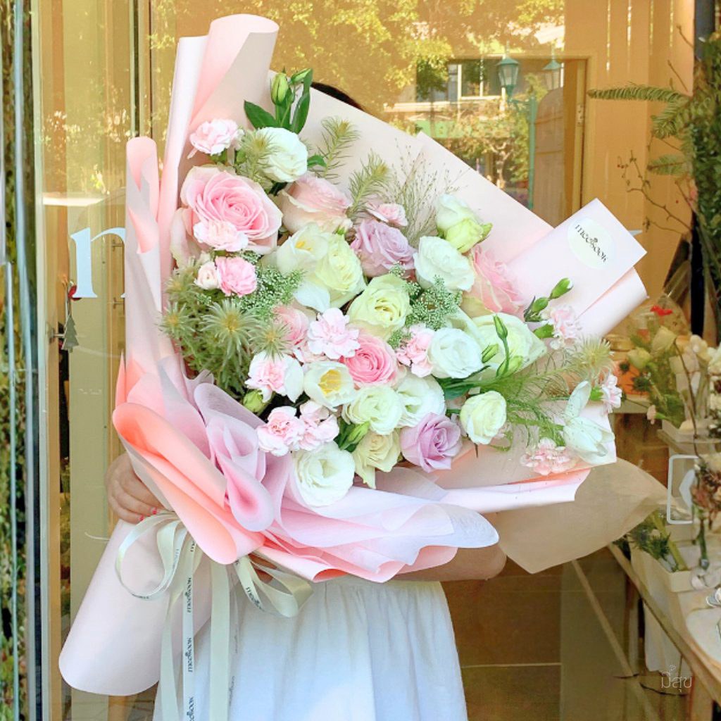 ช่อดอกไม้โทนขาวชมพูจากร้านมีสุข