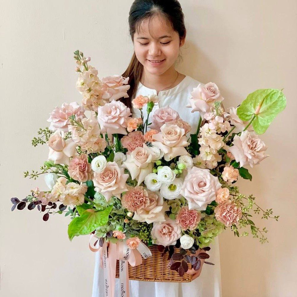 รายละเอียดการจัดตะกร้าดอกไม้โทนเอิร์ธ-เขียว