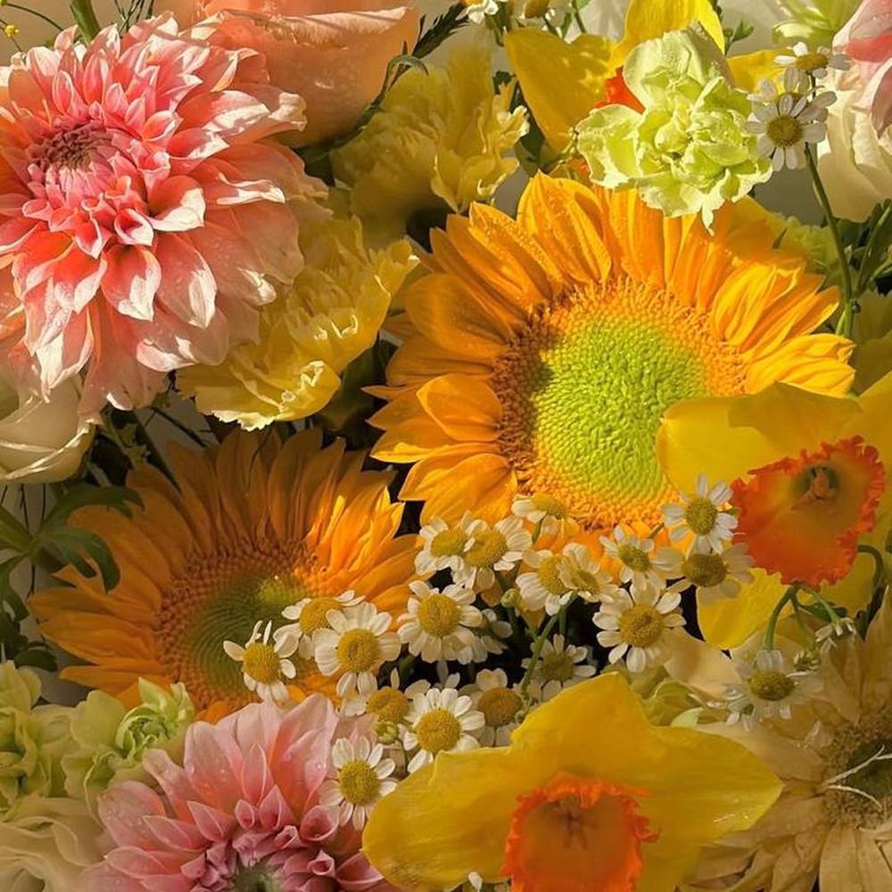 รายละเอียดช่อดอกไม้โทนเหลือง-ส้ม Little Sunshine