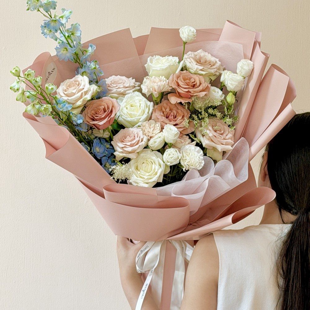 ดีเทลช่อ GE-B20 โทนขาว-เอิร์ธ-ฟ้า ห่อกระดาษสีชมพูอมพีช