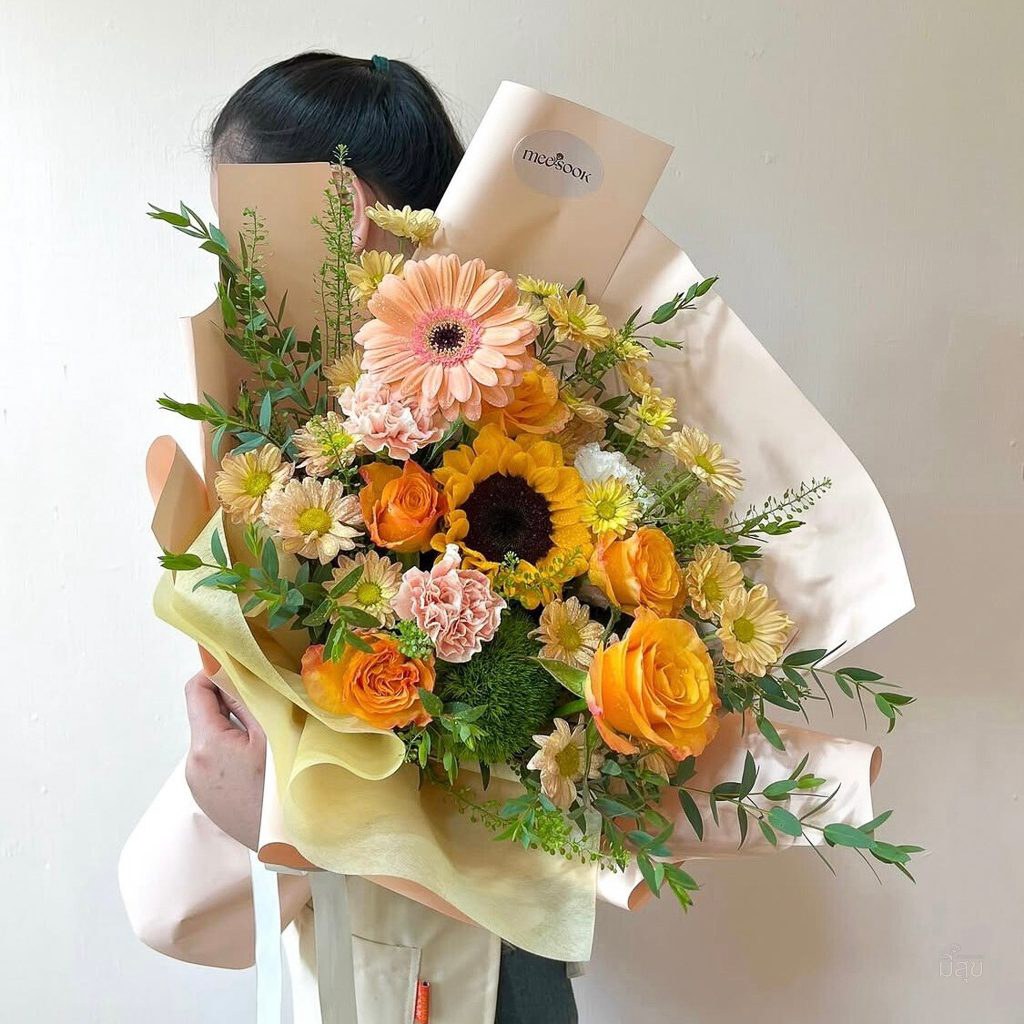 ช่อดอกไม้รับปริญญาโทนเหลือง-ส้มสดใส จากคอลเลกชัน Little Sunshine