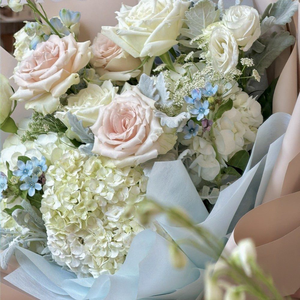 ช่อดอกไม้โทนขาว-ฟ้า OC-B04 ภาพใกล้