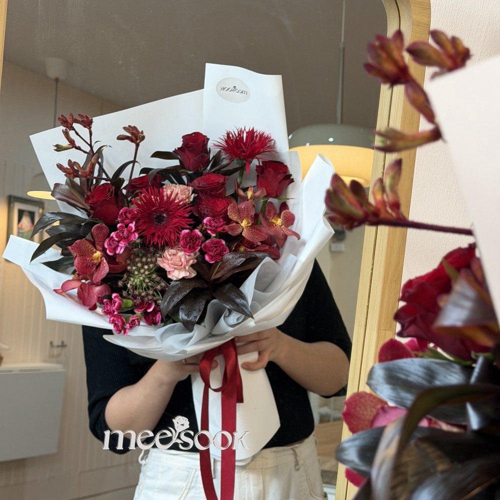 ช่อดอกไม้รับปริญญาโทนแดง-เอิร์ธ มุมอื่น