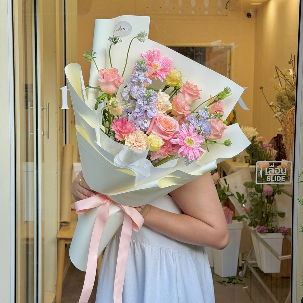 EG-B14 Everyday Garden — ช่อดอกไม้รับปริญญา ร้านมีสุข
