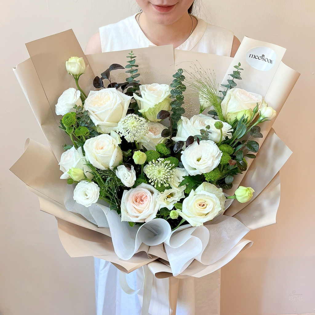 GE-B07 ช่อดอกไม้ขาวและเขียว Gentle Elegance