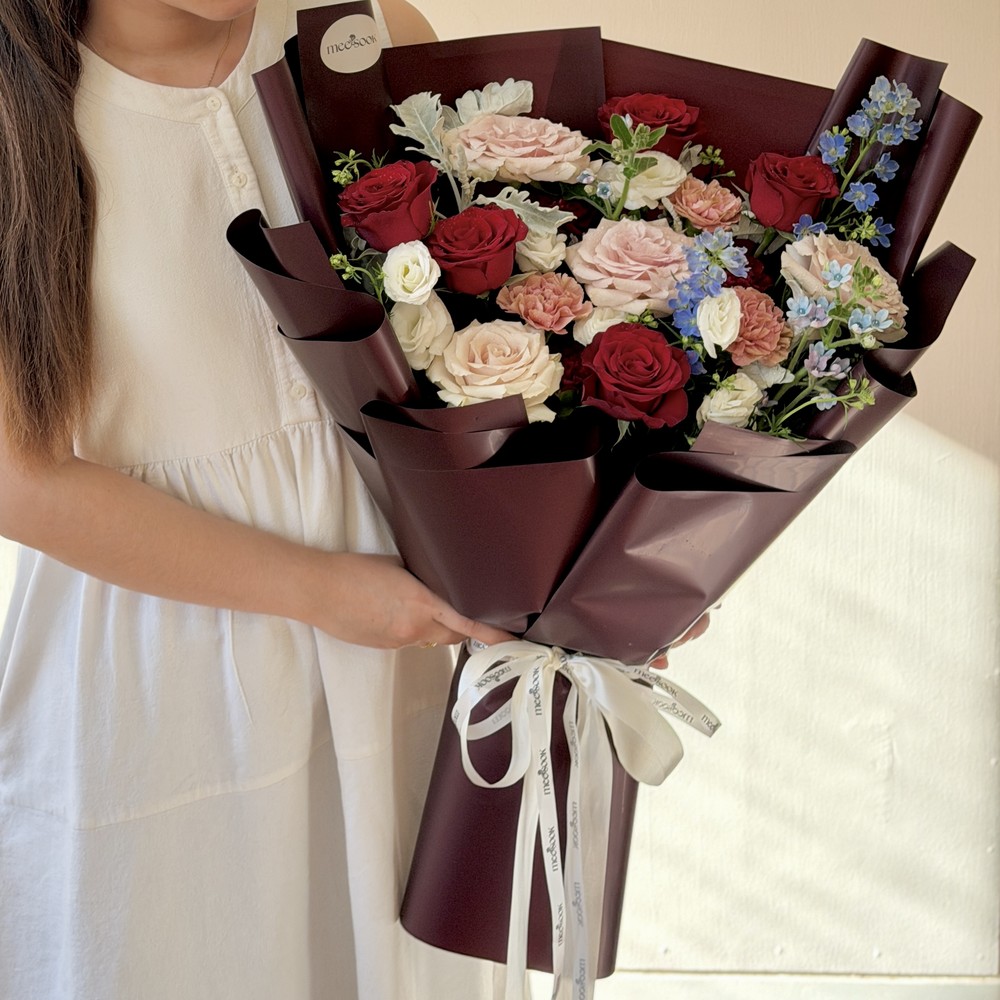 GE-B15 Gentle Elegance — ช่อดอกไม้รับปริญญา ร้านมีสุข