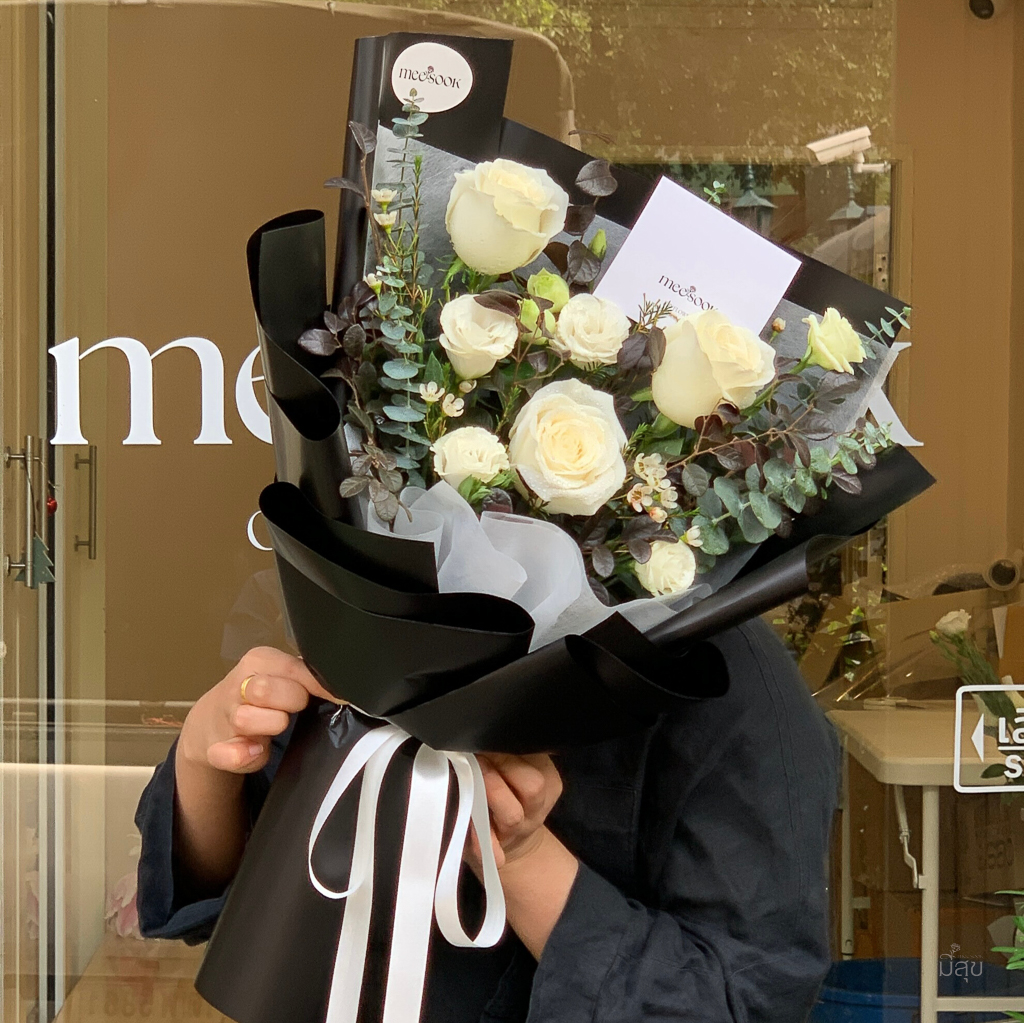 ME-B02 Modern Elegance — ช่อดอกไม้รับปริญญา ร้านมีสุข