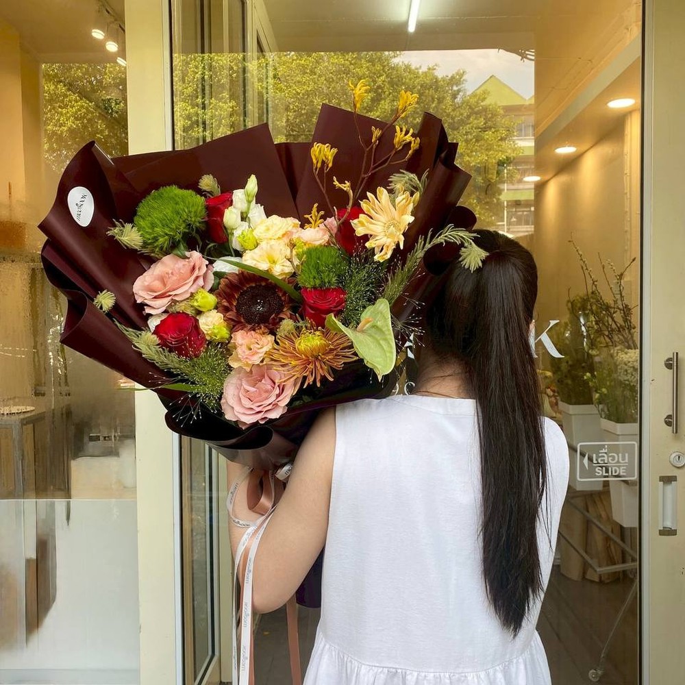 ช่อเอิร์ธเขียวแดงทรง Wild จากร้านมีสุข